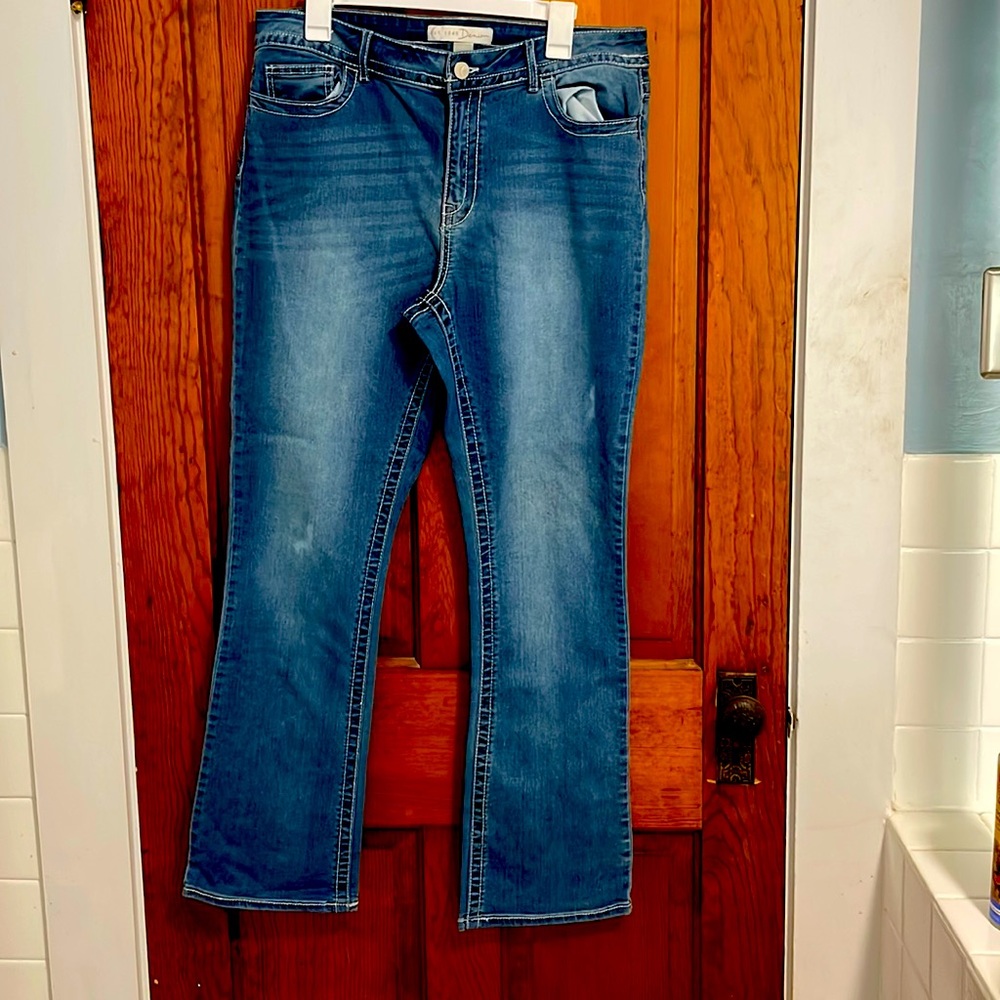 Boot cut jeans